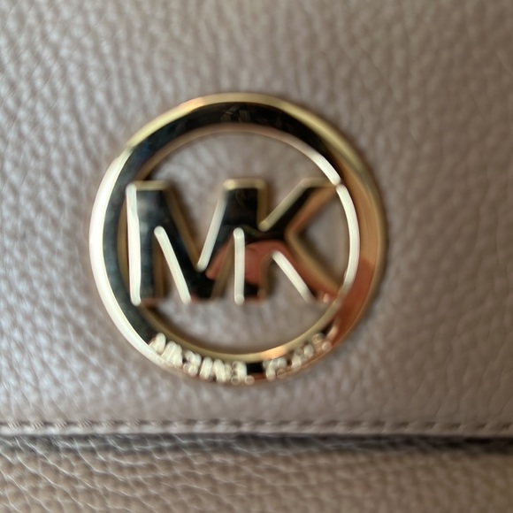 Michael kors cross body tan - Picture 3 of 13